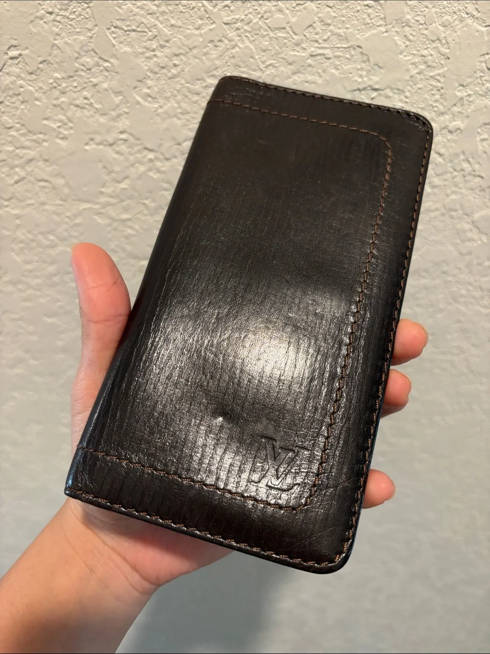 Louis Vuitton TH1028 Mens Bifold Black Leather Long Wallet